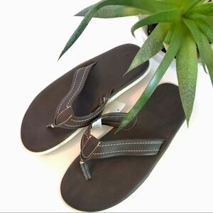 GAP Kids brown faux leather flip flops (size 3/4)